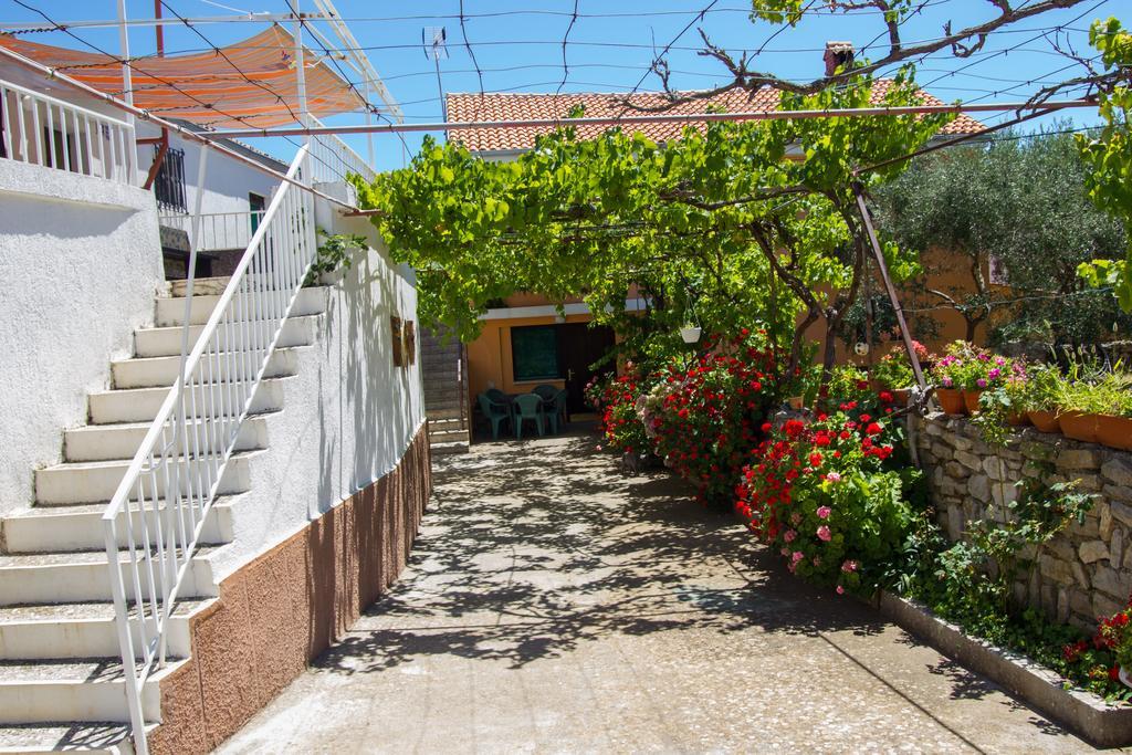 Apartments Stefanovski Paradiso Veli Lošinj Oda fotoğraf